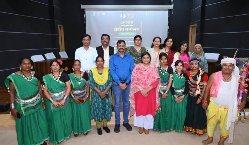 छत्तीसगढ़ के नव साक्षर व स्वयंसेवी शिक्षकों की नवाचारों