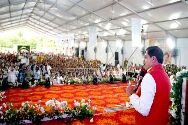 मध्यप्रदेश की उन्नति के लिए समर्पित हैं डॉ. मोहन यादव