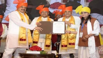 माता-पिता-गुरूजनों का सम्मान और सत्य का पालन करें विद्यार्थी