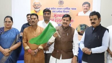 मुख्यमंत्री ने इन्दौर से वर्चुअल हरी झंडी दिखाकर तीर्थ-यात्रा का किया शुभारम्भ