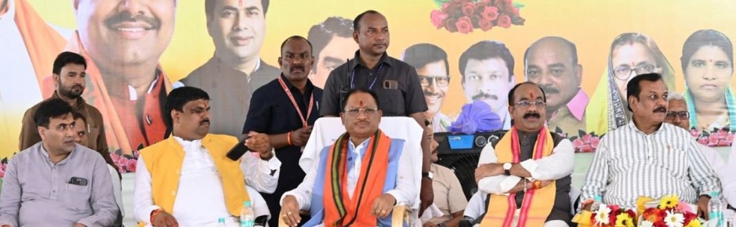 राज्य सरकार गांवों के साथ-साथ शहरों के विकास के लिए दृढ़ संकल्पित