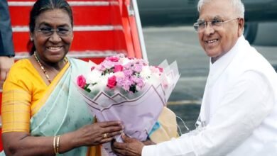 राष्ट्रपति श्रीमती मुर्मु की इंदौर एयरपोर्ट पर राज्यपाल श्री पटेल