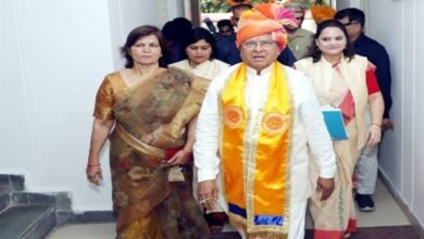 छात्राओं को दी शुभकामनायें और सुविधाओं के बारे में ली जानकारी