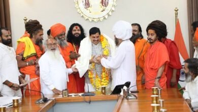 मुख्यमंत्री का अखाड़ा परिषद उज्जैन के संत-जनों ने किया सम्मान