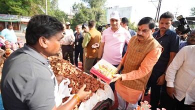 मुख्यमंत्री का पथ-विक्रेताओं ने बाजार शुल्क से मुक्ति के लिए माना आभार