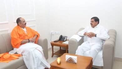 मुख्यमंत्री डॉ. यादव से पं. श्री प्रदीप मिश्रा ने की भेंट