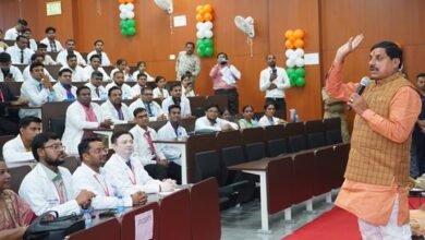 मुख्‍यमंत्री ने नीमच में मेडिकल छात्रों से किया संवाद