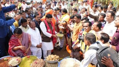 गोवर्धन पूजा कर गौ-माता की सेवा की