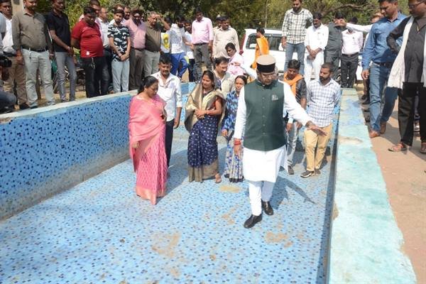 छठ पूजन कुंडों की सुंदरता बढ़ाने लगाये जायेंगे फ्लोटिंग फाउंटेन