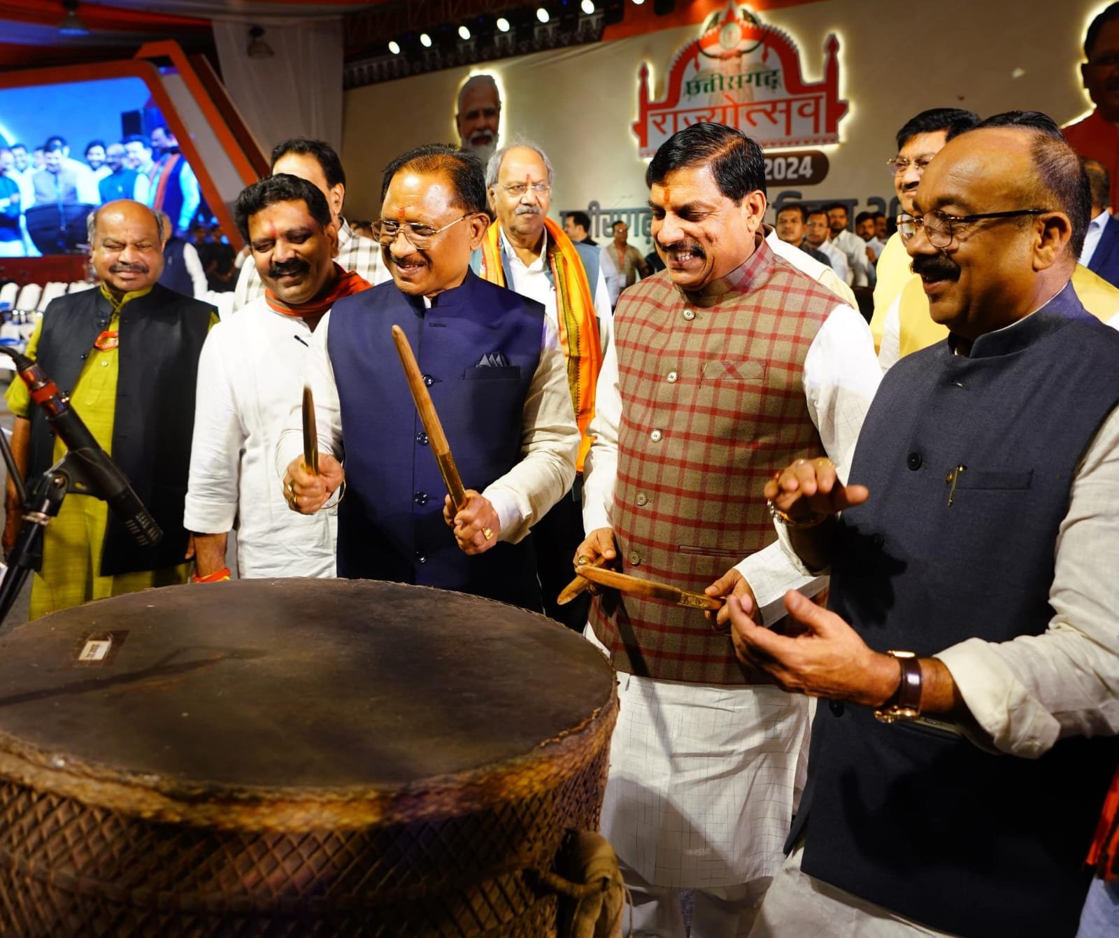 छत्तीसगढ़ राज्योत्सव में सांस्कृतिक कार्यक्रमों की मनमोहक प्रस्तुतियां