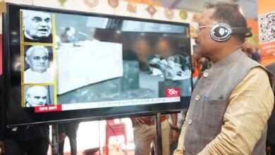 मुख्यमंत्री विष्णु देव साय ने पूर्व प्रधानमंत्री श्री अटल बिहारी बाजपेयी के भाषण को सुना