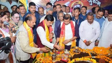 पूर्व मंत्री श्री पवैया के निवास पर गोवर्धन पूजा में हुए शामिल