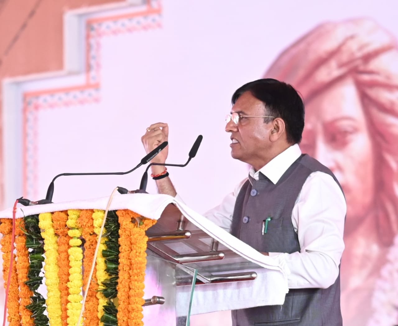 मुख्यमंत्री के आग्रह पर जशपुर में स्पोर्ट्स स्टेडियम निर्माण की घोषणा