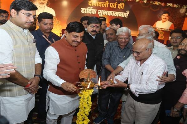 मुख्यमंत्री निवास पर दीपावली मिलन समारोह