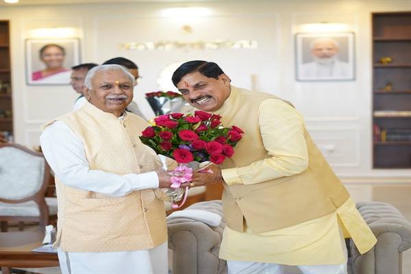 मुख्यमंत्री निवास में हुई दीपावली के पर्व पर भेंट