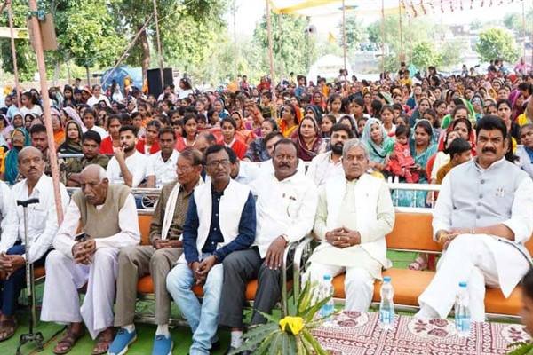 सरस्वती शिशु मंदिर में शिक्षा के साथ संस्कार भी दिए जाते हैं