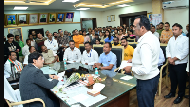 Raipur Municipal Corporation Officers and Employee Unity Association submitted a memorandum to the Mayor, Chairman, Leader of Opposition and Commissioner regarding their 7 point demands.