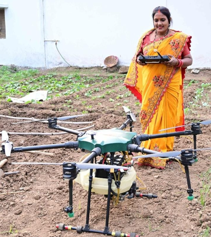With the help of technology, Drone Didi Chandrakali Verma earned two lakh rupees in Kharif and Rabi seasons