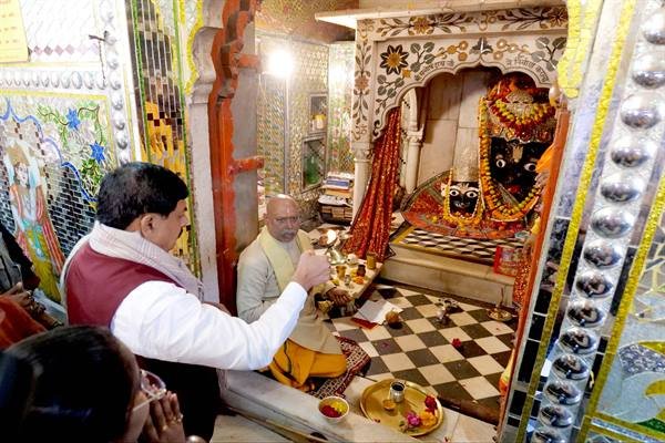 Chief Minister Dr. Yadav offered prayers at Kamtanath temple